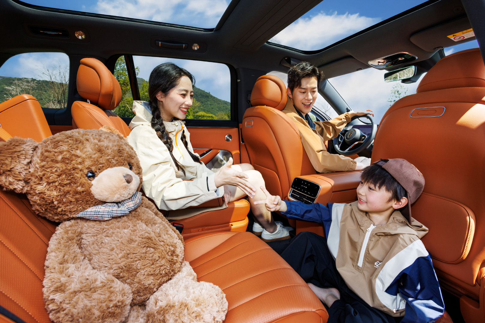 欧陆娱乐注册:记不起歌名问问小艺!问界 M8 发布,车载小艺智慧体验再进一步